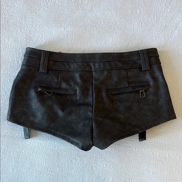 Edikted Black Cargo Shorts for Women - Picture 3 of 4